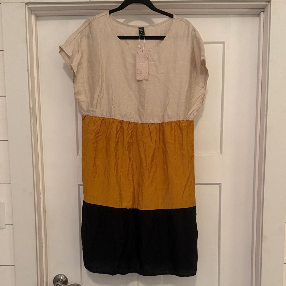 Elegant Tri-Tone Midi Dress